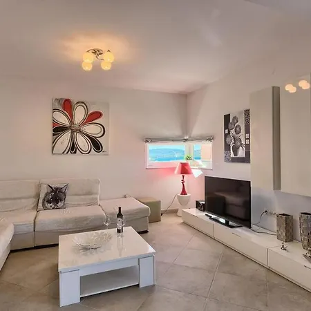 Apartment Luxury Black&white With Pool Trogir