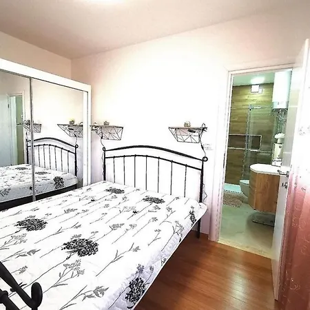 Luxury Black&white With Pool דירה *