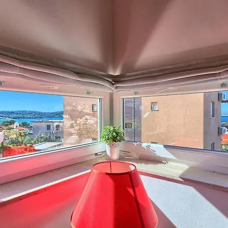 Luxury Black&white With Pool شقة تروغير