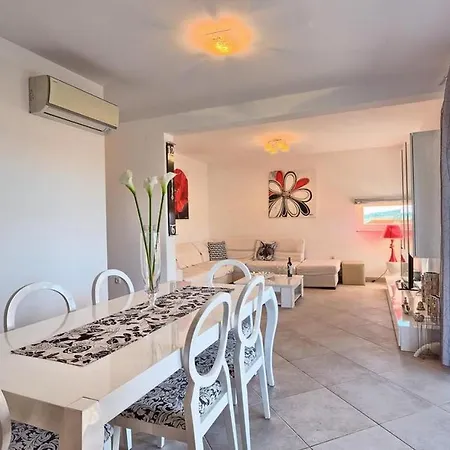 Luxury Black&white With Pool * טרוגיר