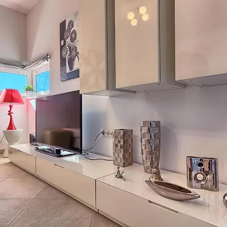 Luxury Black&white With Pool דירה *