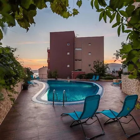 Luxury Black&white With Pool דירה