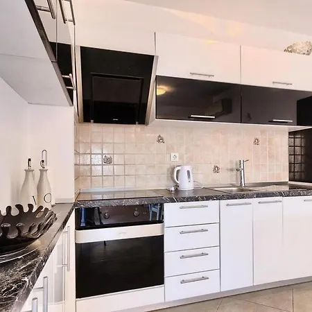 דירה Luxury Black&white With Pool *