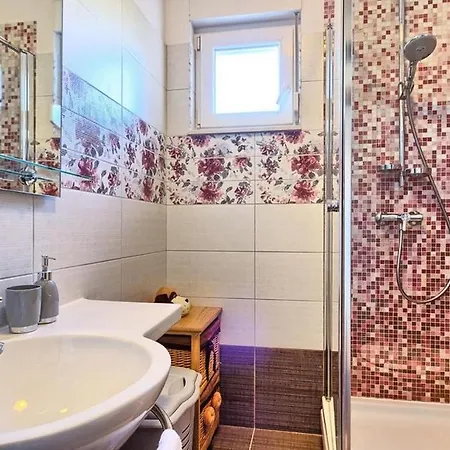 Luxury Black&white With Pool * טרוגיר