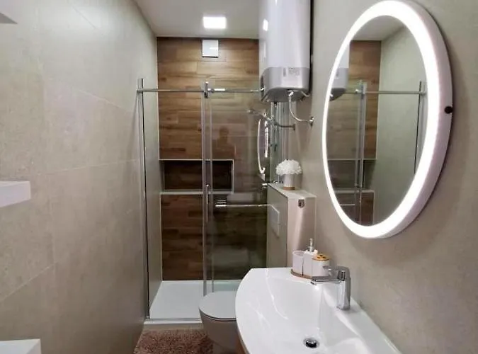 Luxury Black&white With Pool Apartment