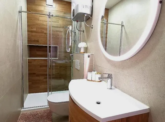 Luxury Black&white With Pool Apartment