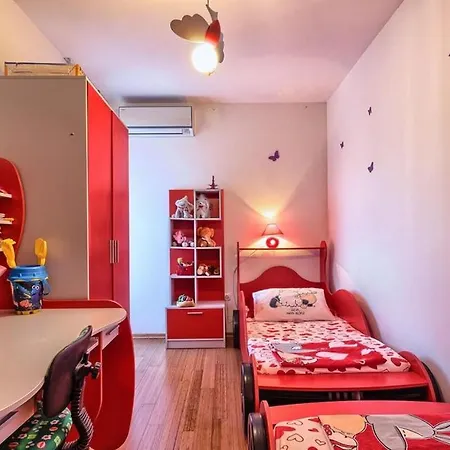 Lägenhet Luxury Black&white With Pool Trogir