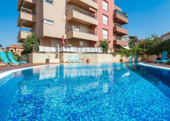 Luxury Black&white With Pool Lägenhet