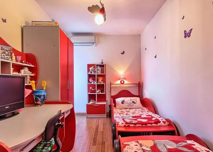 Lägenhet Luxury Black&white With Pool Trogir